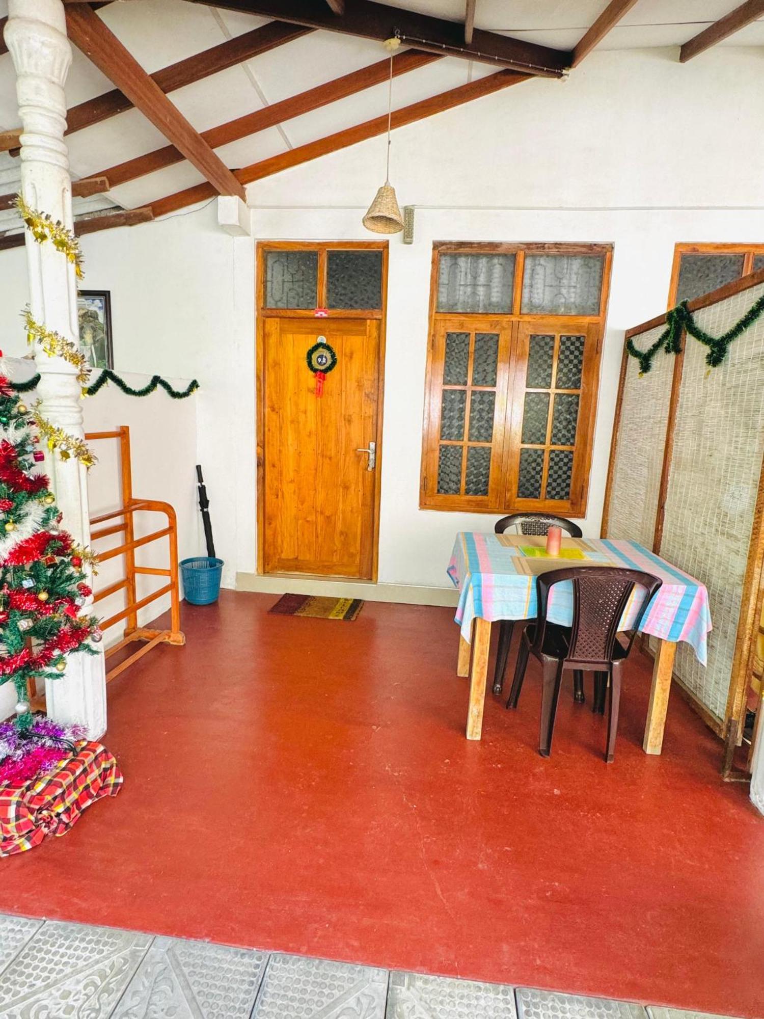 Nethmi Homestay & Restaurant Tangalle Bilik gambar